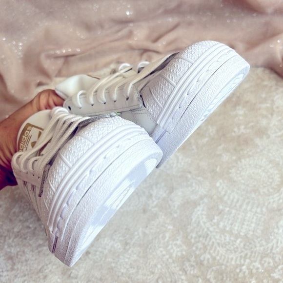 Brand New Adidas Originals Superstar White Lace Up Sneakers Iridescent 3-Stripe - Picture 9 of 16